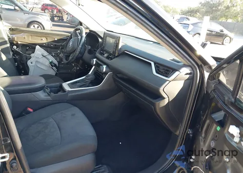 2020 Toyota Rav4 Xle z USA, uszkodzony, nr VIN 2T3W1RFV8LW073843